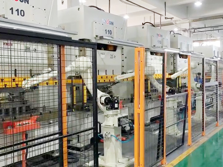 Carregamento e descarregamento automáticos de materiais de robô