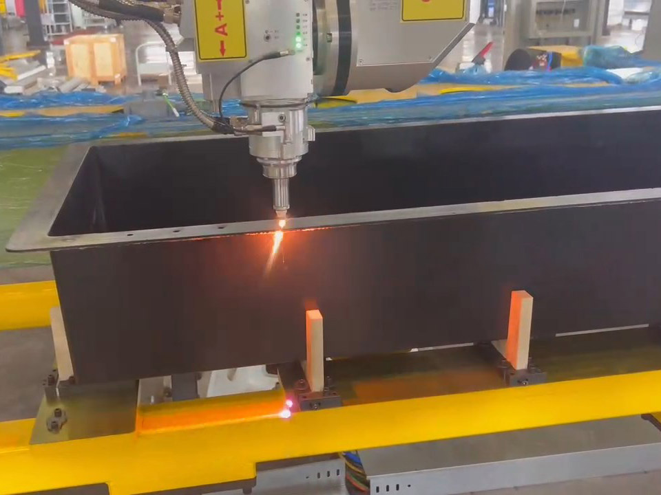 Máquina de corte a laser de cinco eixos 3D